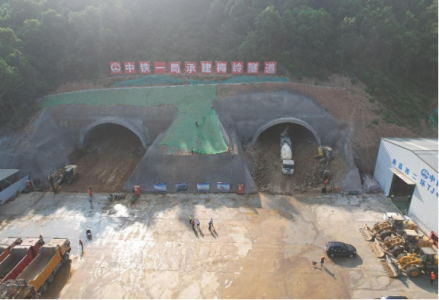 西二环高速项目梅岭隧路工程提前掘进