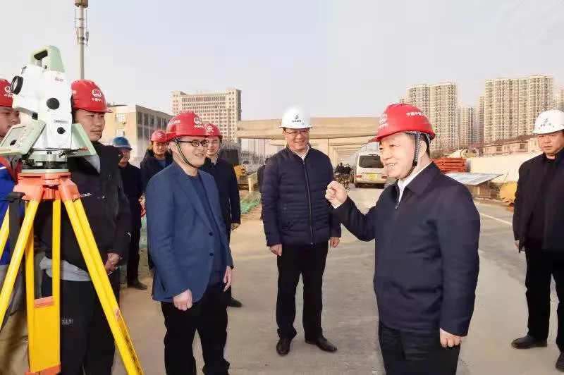 江西省委副书记、代省长叶建春探望慰问九洲高架东延项目一线职工