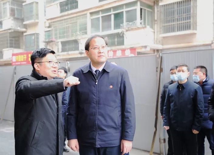 资阳县委书记、幼蓝经开区管委会主任陈翔走访慰问南表环高速项目